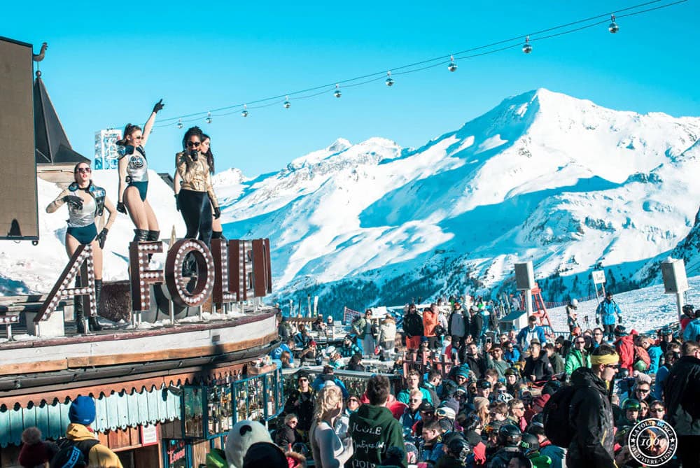 Energetic après-ski party at La Folie Douce